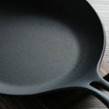 岩鋳 オムレット 鍋敷き＋シリコングリップつきセット 鉄フライパン スキレット 南部鉄器 iwachu - フライパン専門店 鐵兎堂-TETTODO-
