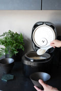 【★レビュー特典付き】コレール 炊飯器 5合炊き フッ素不使用 CORELLE 正規品 フッ素フリー PFOA PFASフリー 炊飯ジャー 5合 安心 安全 鉄釜 ノンフッ素 予約販売 レビュー特典付 ドウシシャ ブラック 05115784 おしゃれ シンプル 離乳食 健康 炊き出し 5合 - フライパン専門店 鐵兎堂-TETTODO-