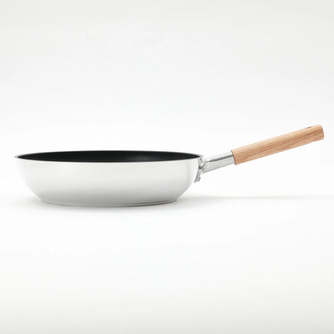 ambai フライパン 28cm 木製ハンドル ウッドハンドル 日本製 あんばい コーティング フライパン くっつかない こびりつきにくい 小泉誠 北欧スタイル 軽量 軽い - フライパン専門店 鐵兎堂-TETTODO-