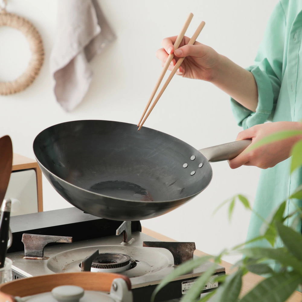 HANAKO 打出炒め鍋 山田工業所 チタンハンドル 27cm 軽量 すぐ使える あおり鍋 取っ手が熱くない 焼く 煮る 揚げる 中華鍋 フライパン日本製 シーズニング不要 05-0041-0502 ハナコ